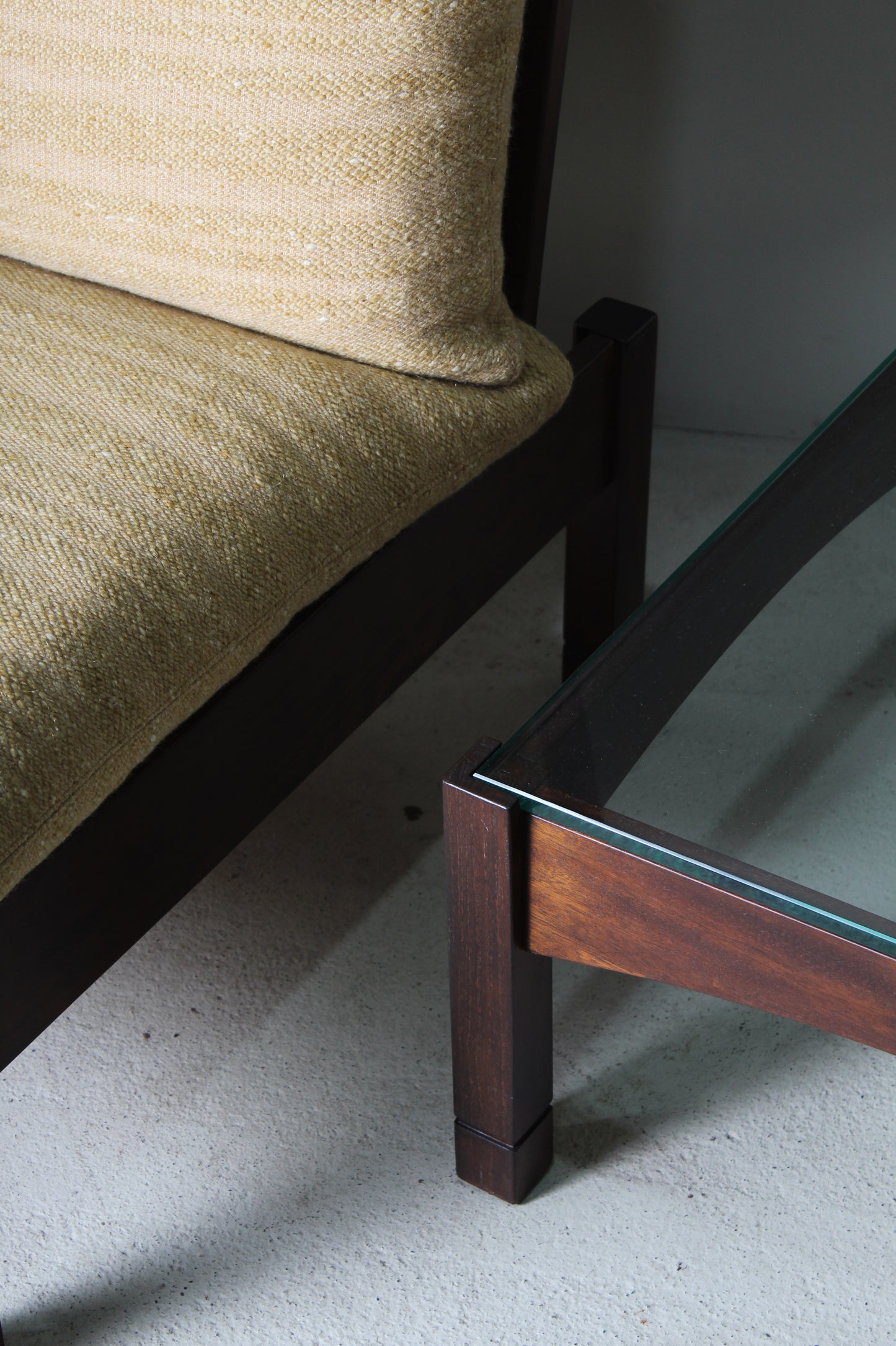 Vintage set fauteuil + bijzettafel uit 1975