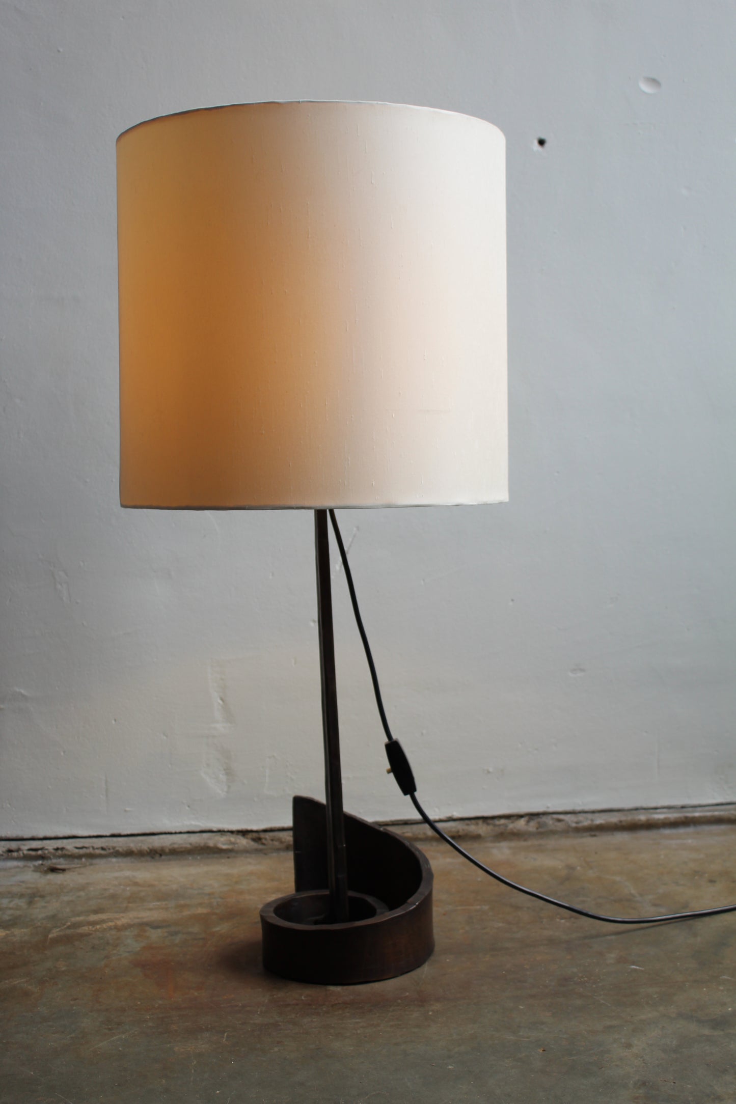 Vintage brutalistische tafellamp brons