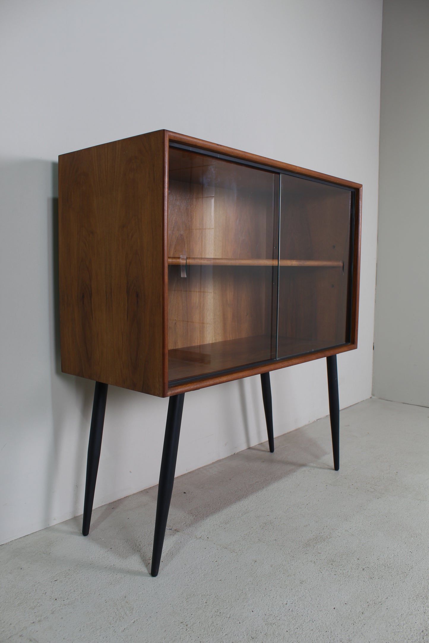 Vintage Vitrinenschrank aus den 60er Jahren