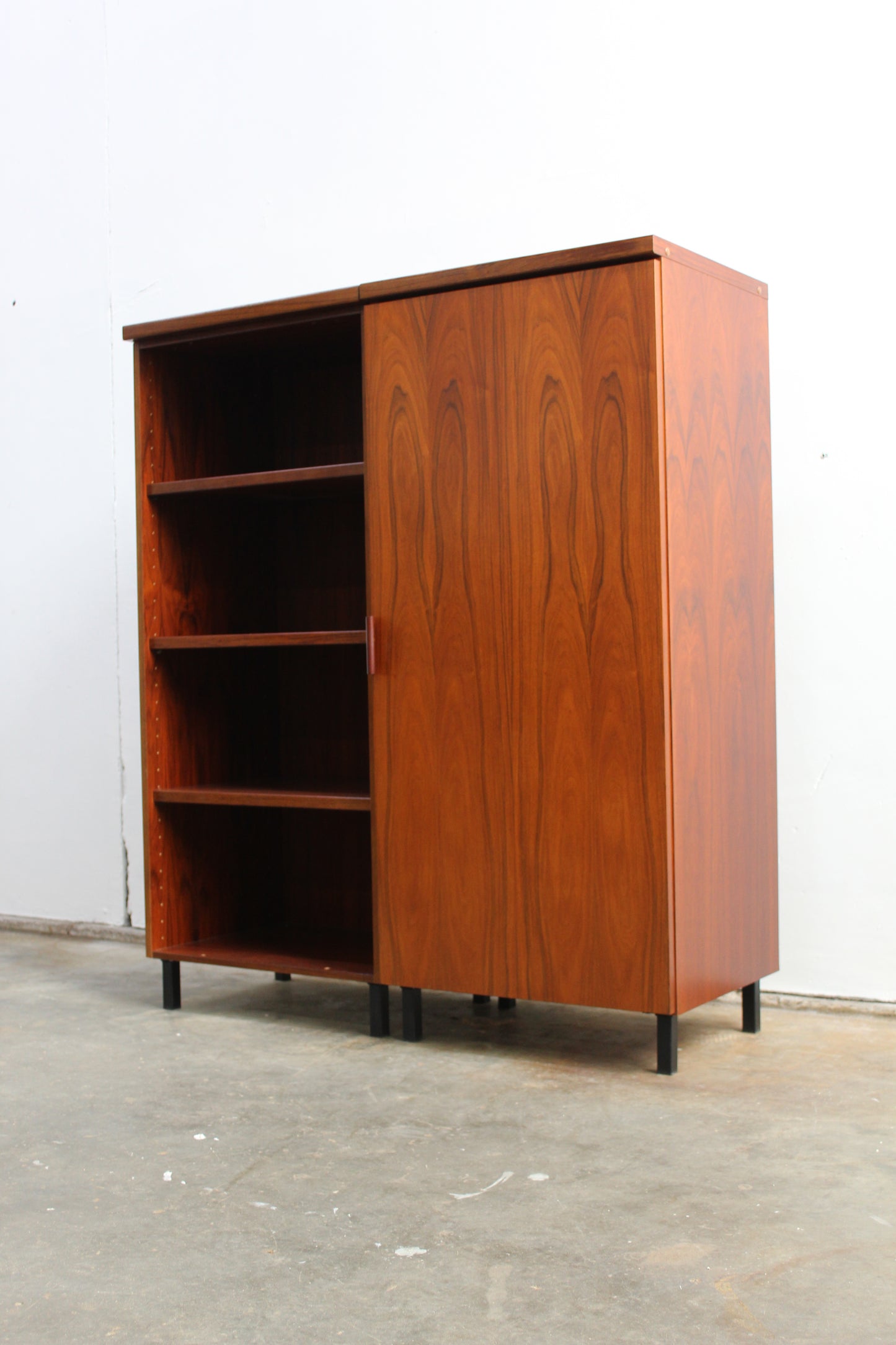 Vintage smalle boekenkast pallisander