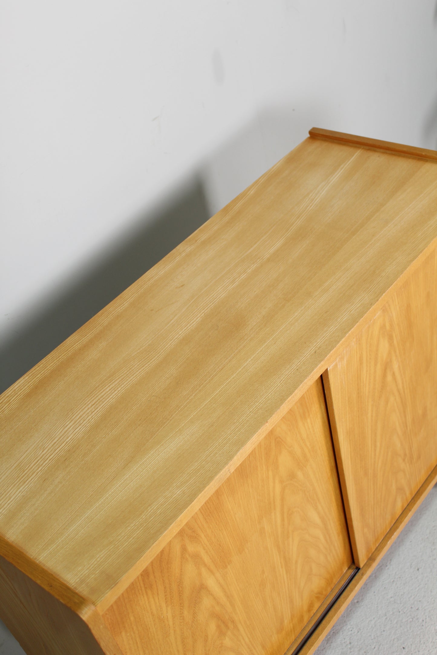 Vintage kastje schuifdeuren