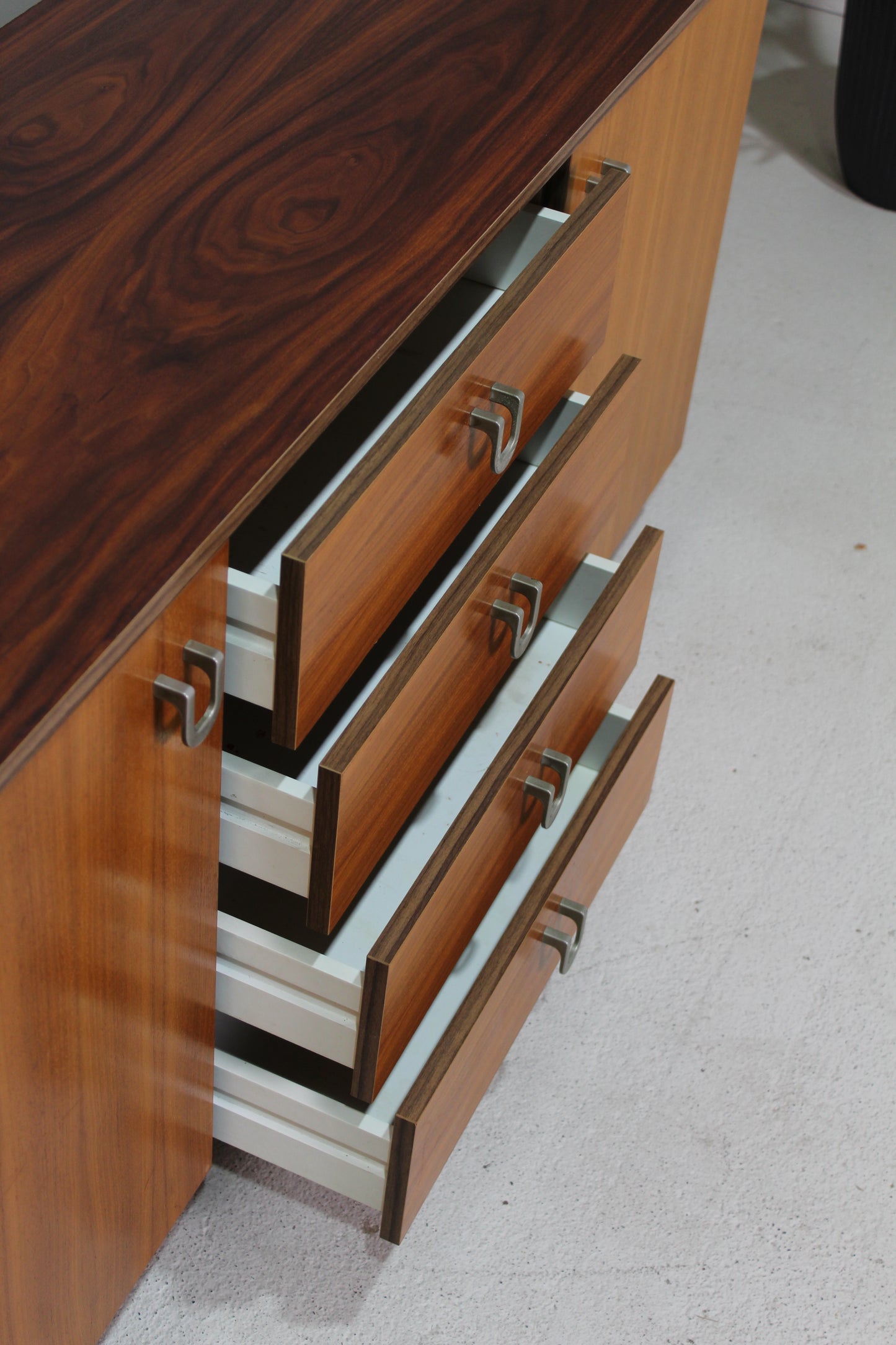 Vintage dressoir uit de jaren '60/'70