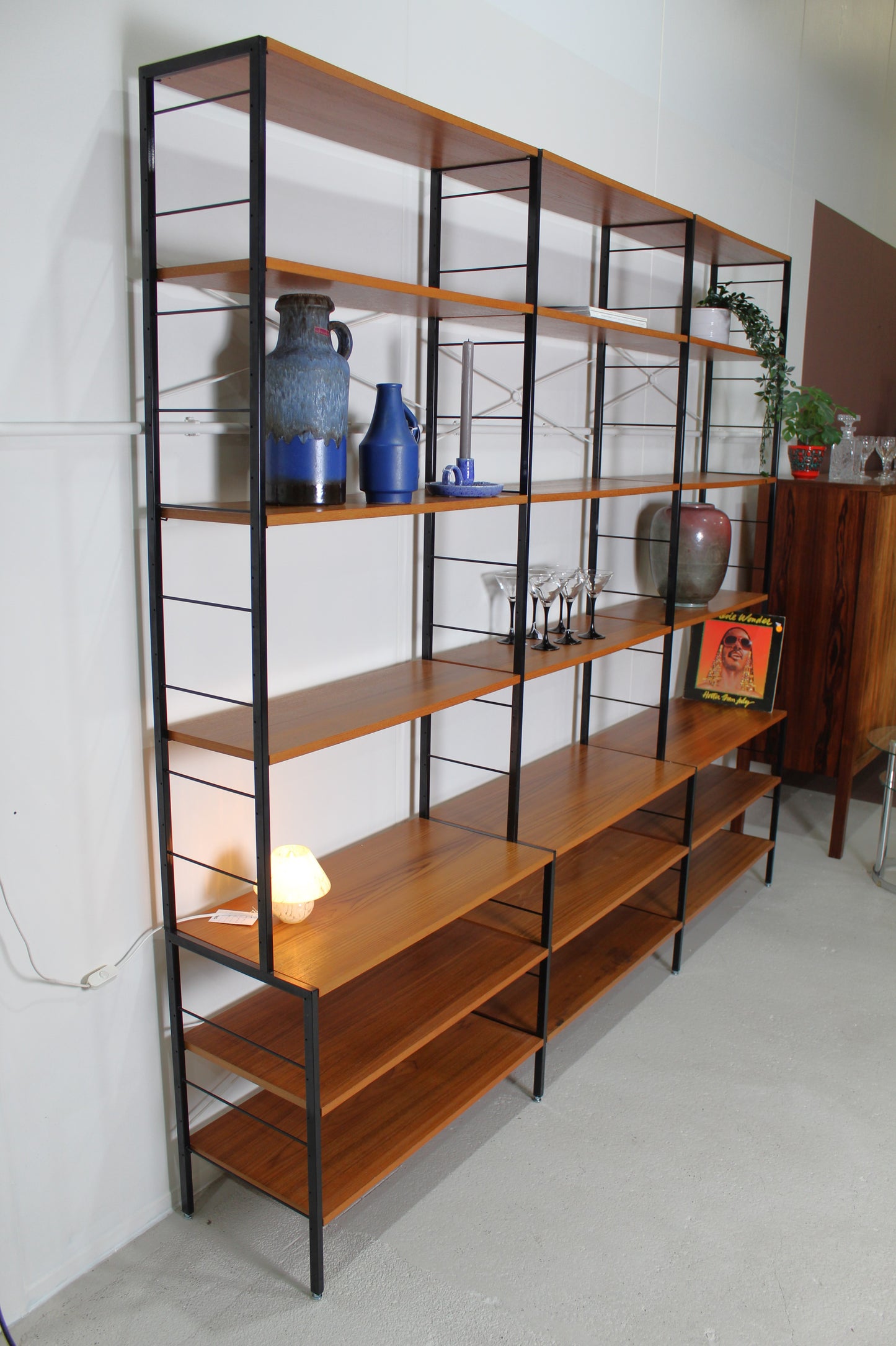 Vintage wandsysteem, stellingkast