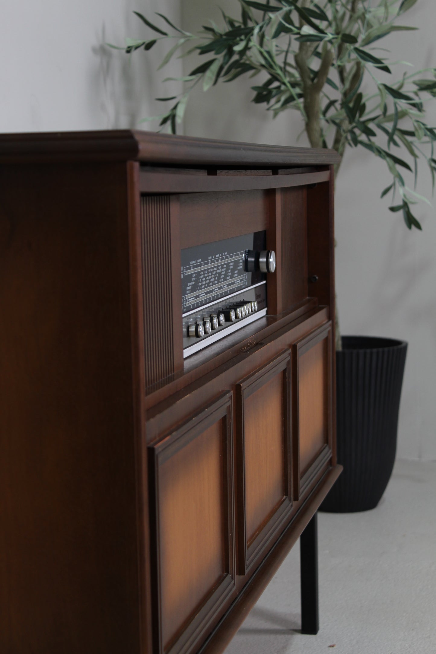 Vintage radiomeubel, radiokast, muziekmeubel