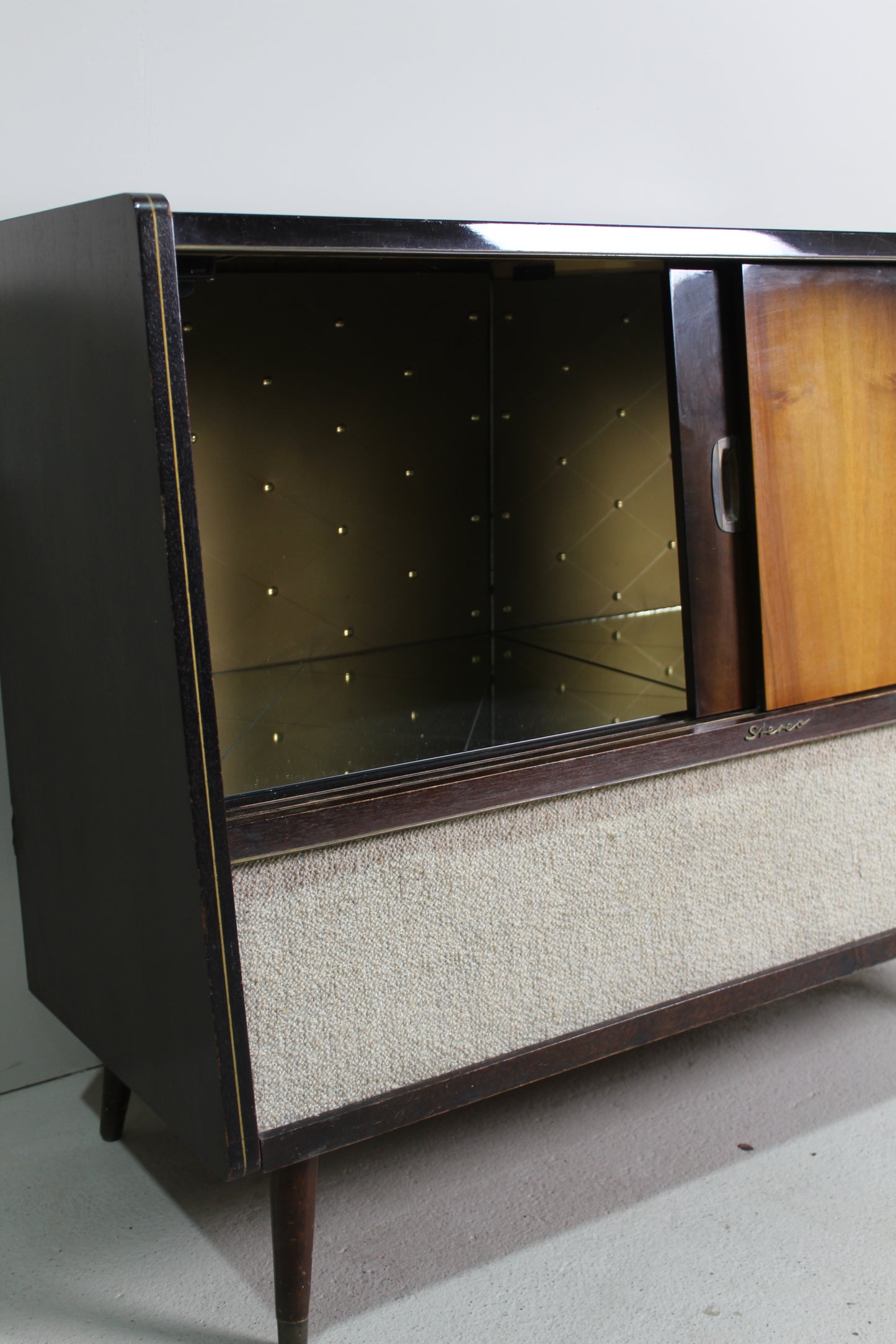 Vintage muziekkast, drankkastjaren '50