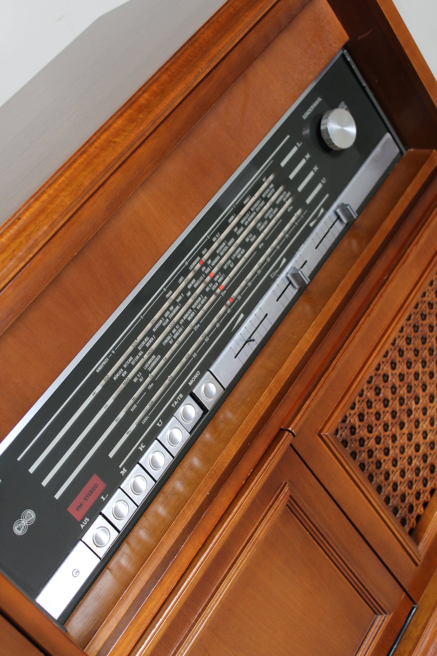 Vintage audiomeubel, radiokast Gründig