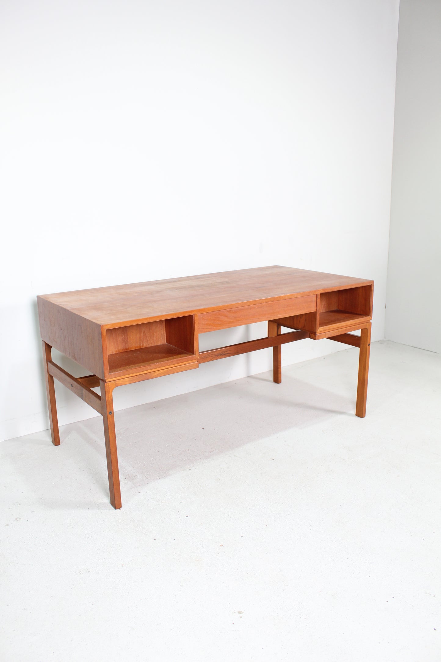 Vintage Deens design bureau teak
