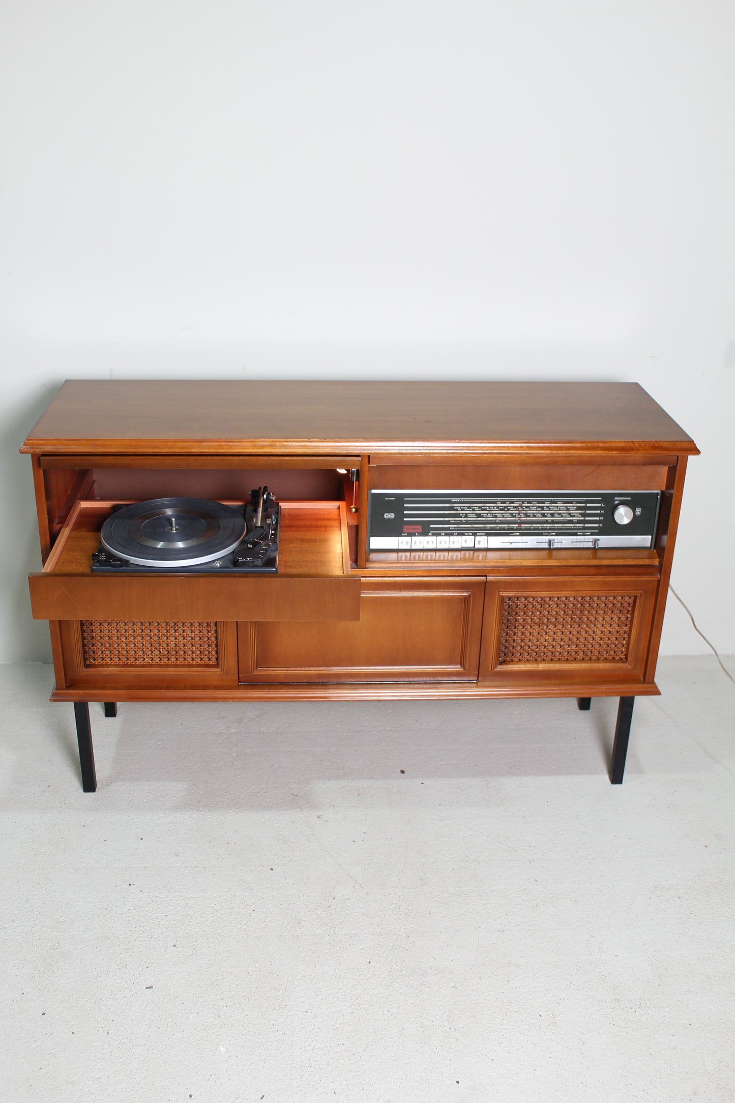 Vintage audiomeubel, radiokast Gründig