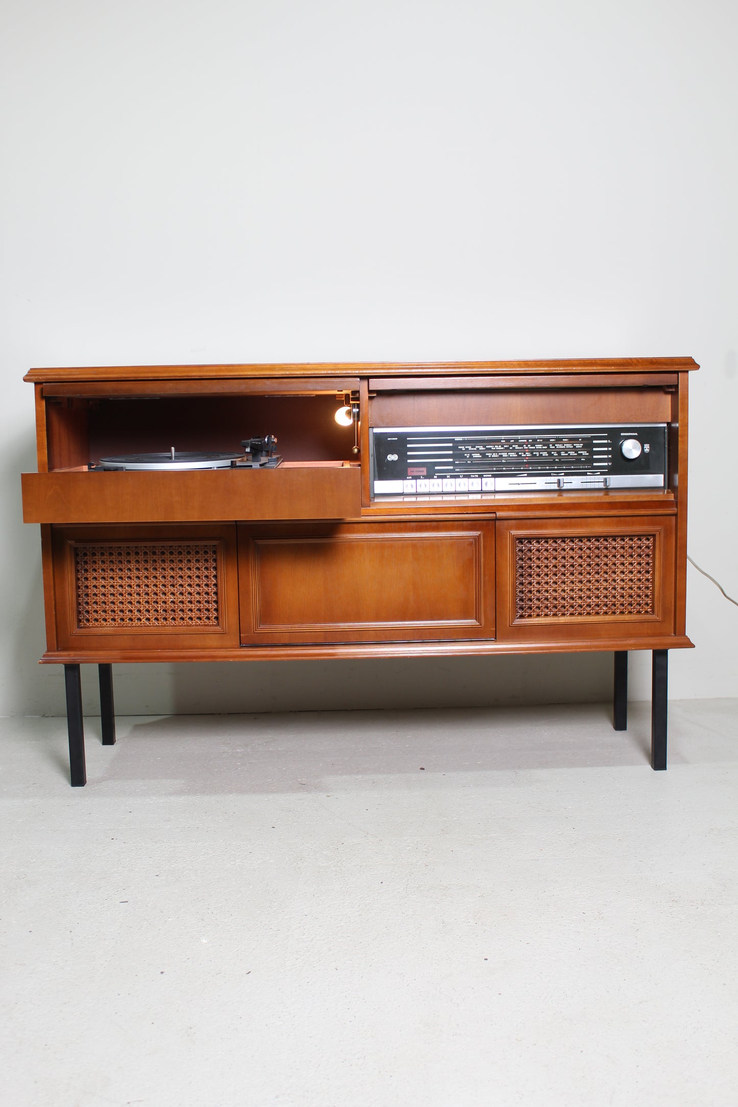 Vintage audiomeubel, radiokast Gründig