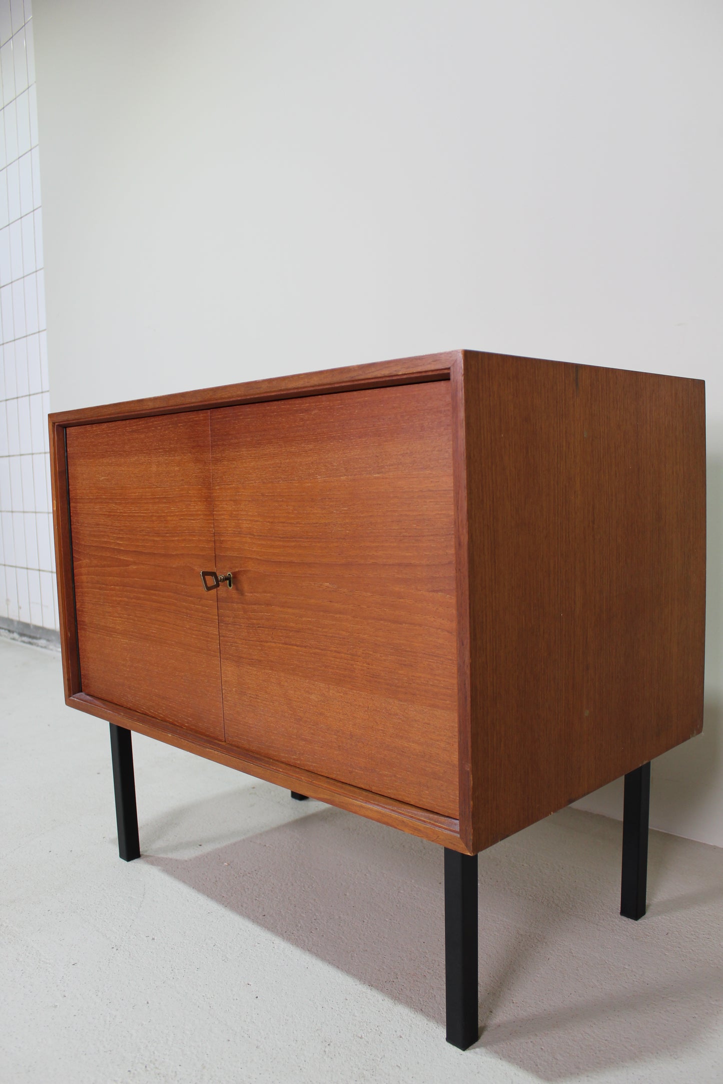 Vintage teakhouten kastje, dressoir - jaren '60