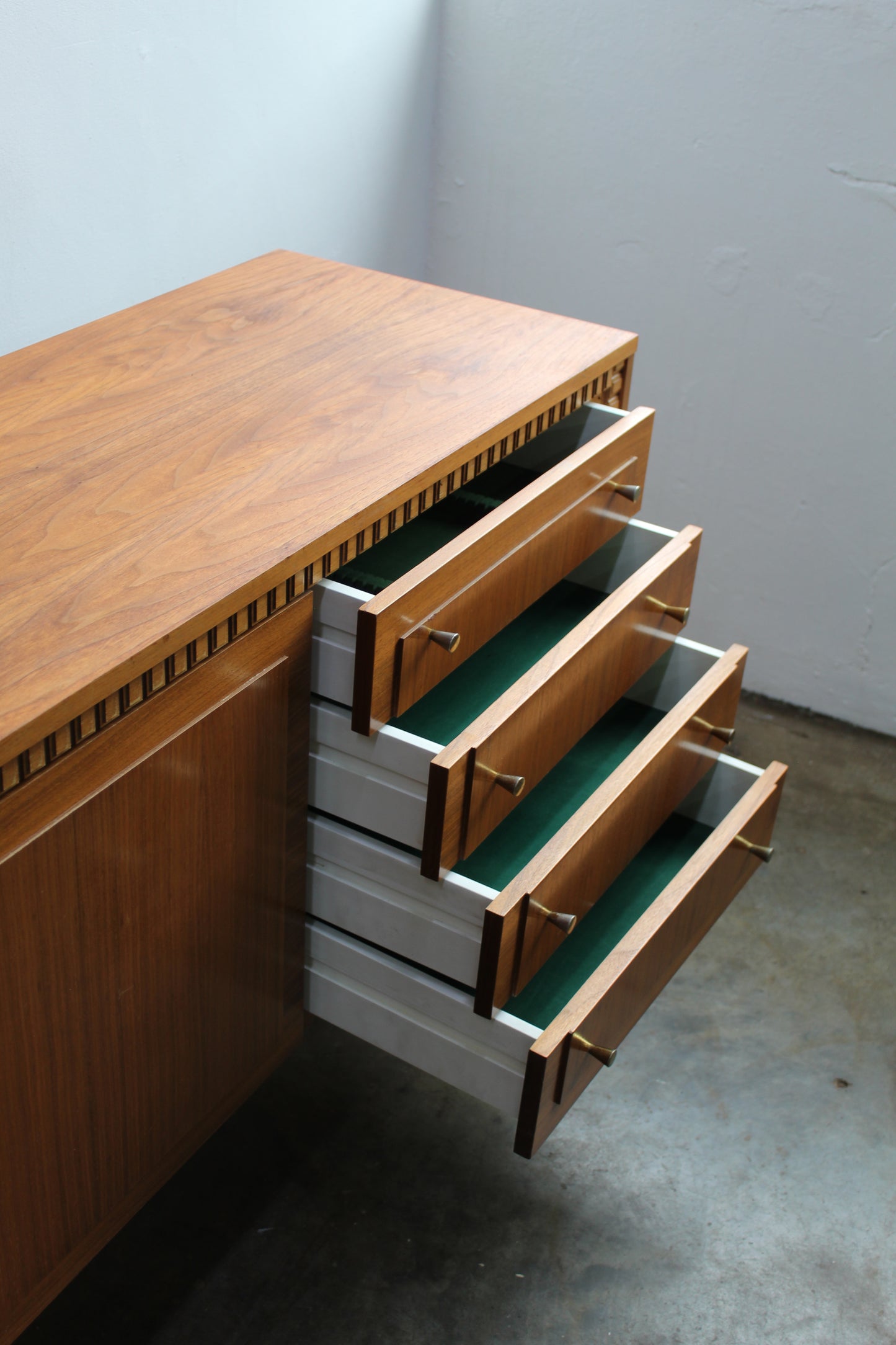 Vintage sideboard, dressoir Royal Board