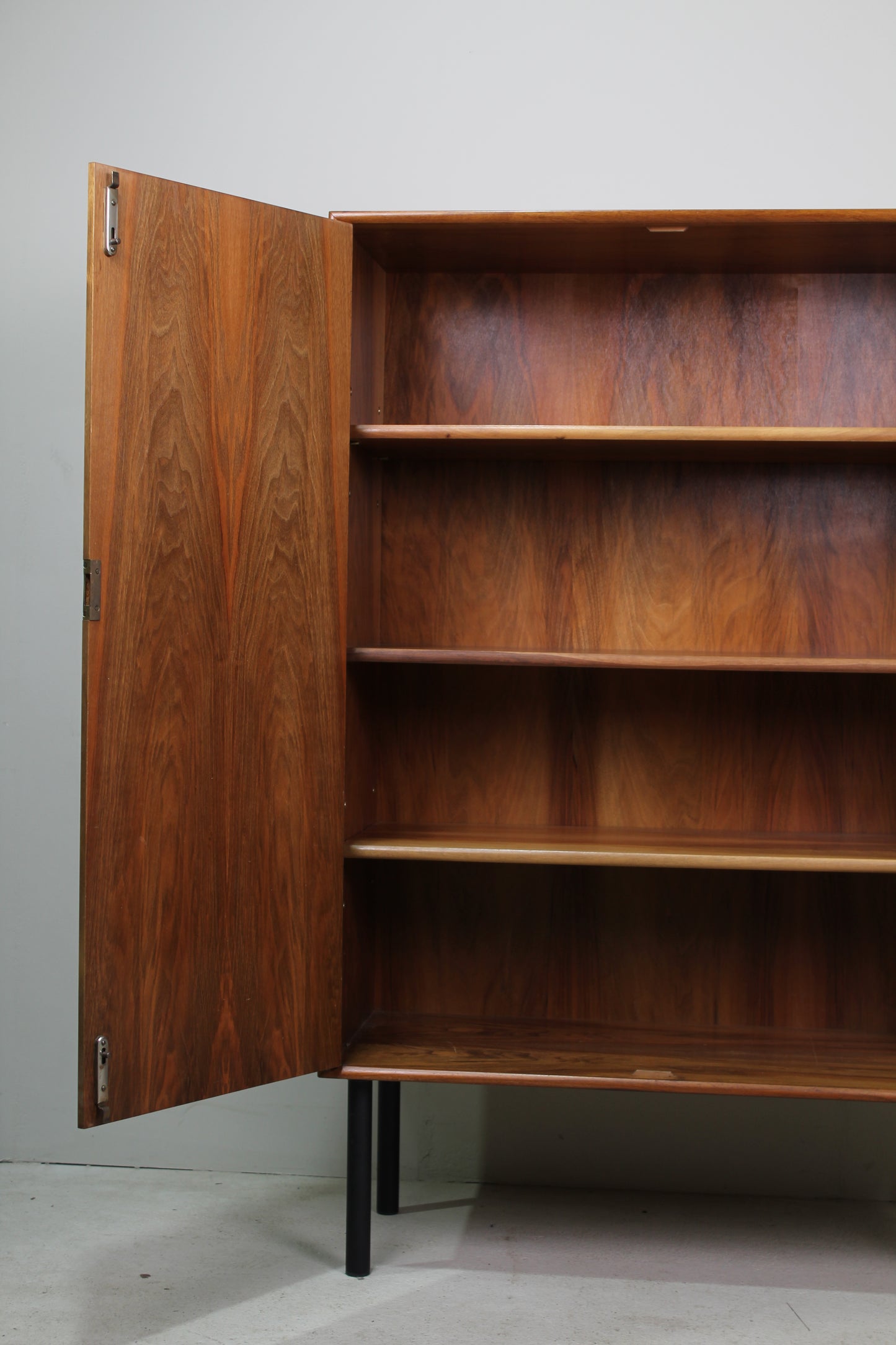 Mid century kledingkast, linnenkast, hoge kast