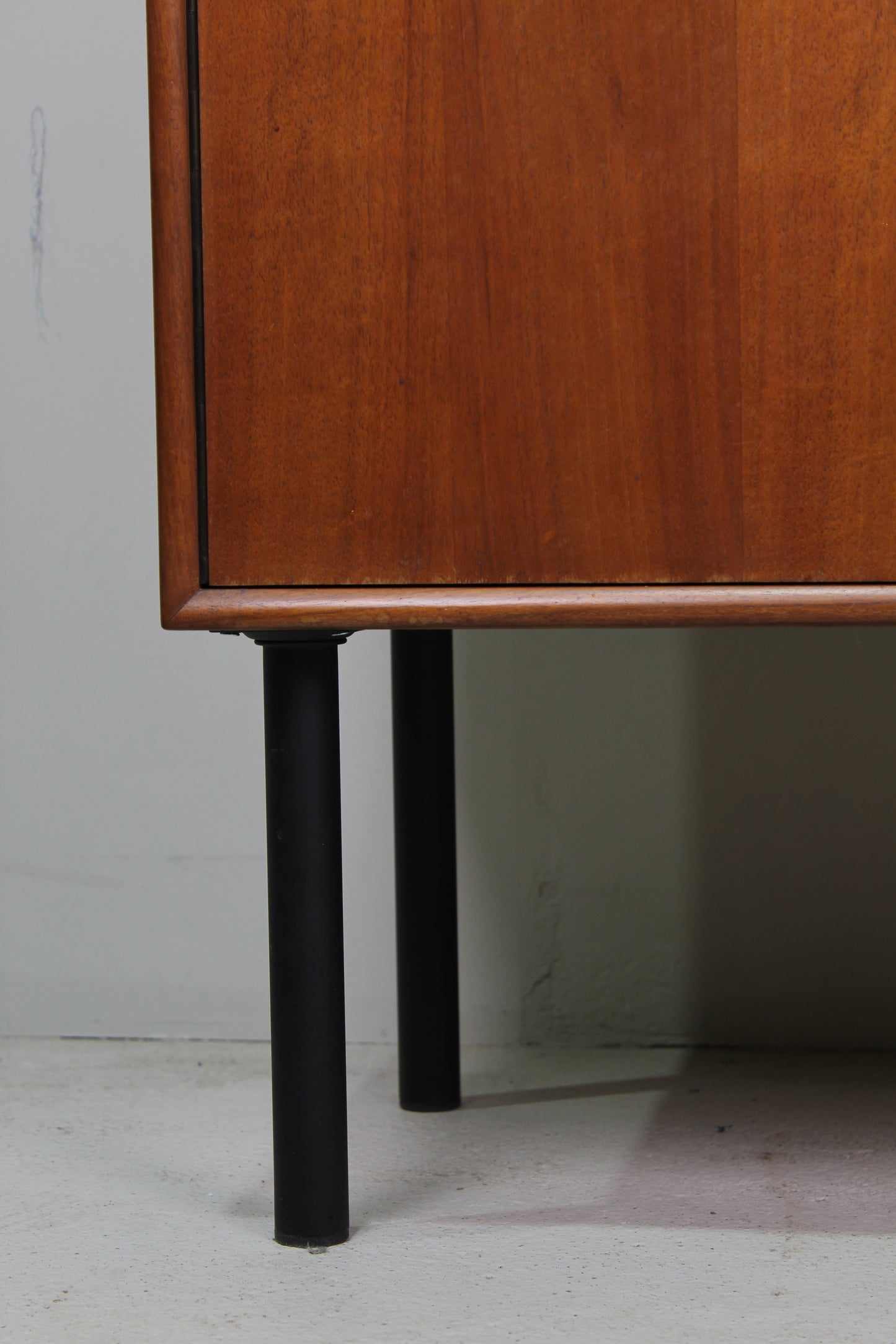 Mid century kledingkast, linnenkast, hoge kast