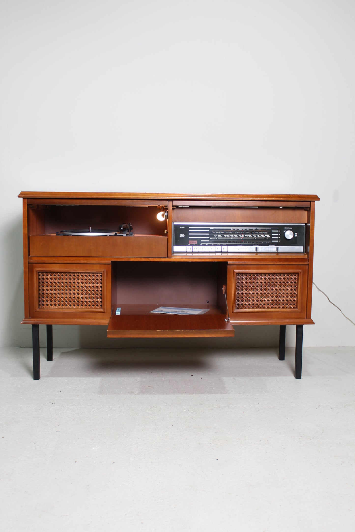 Vintage audiomeubel, radiokast Gründig