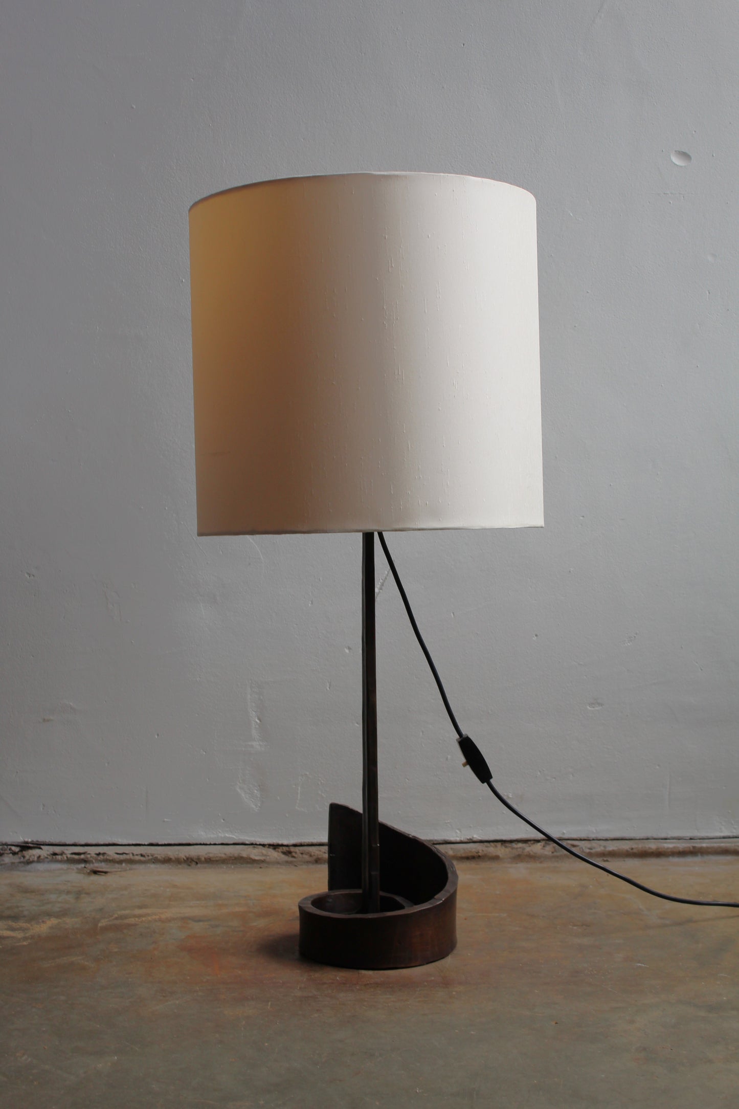 Vintage brutalistische tafellamp brons