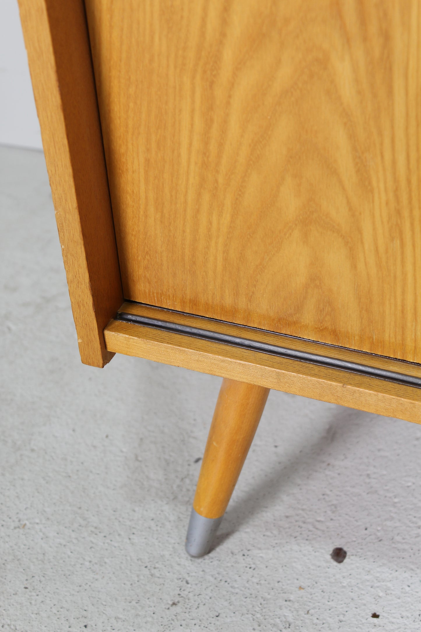 Vintage kastje schuifdeuren