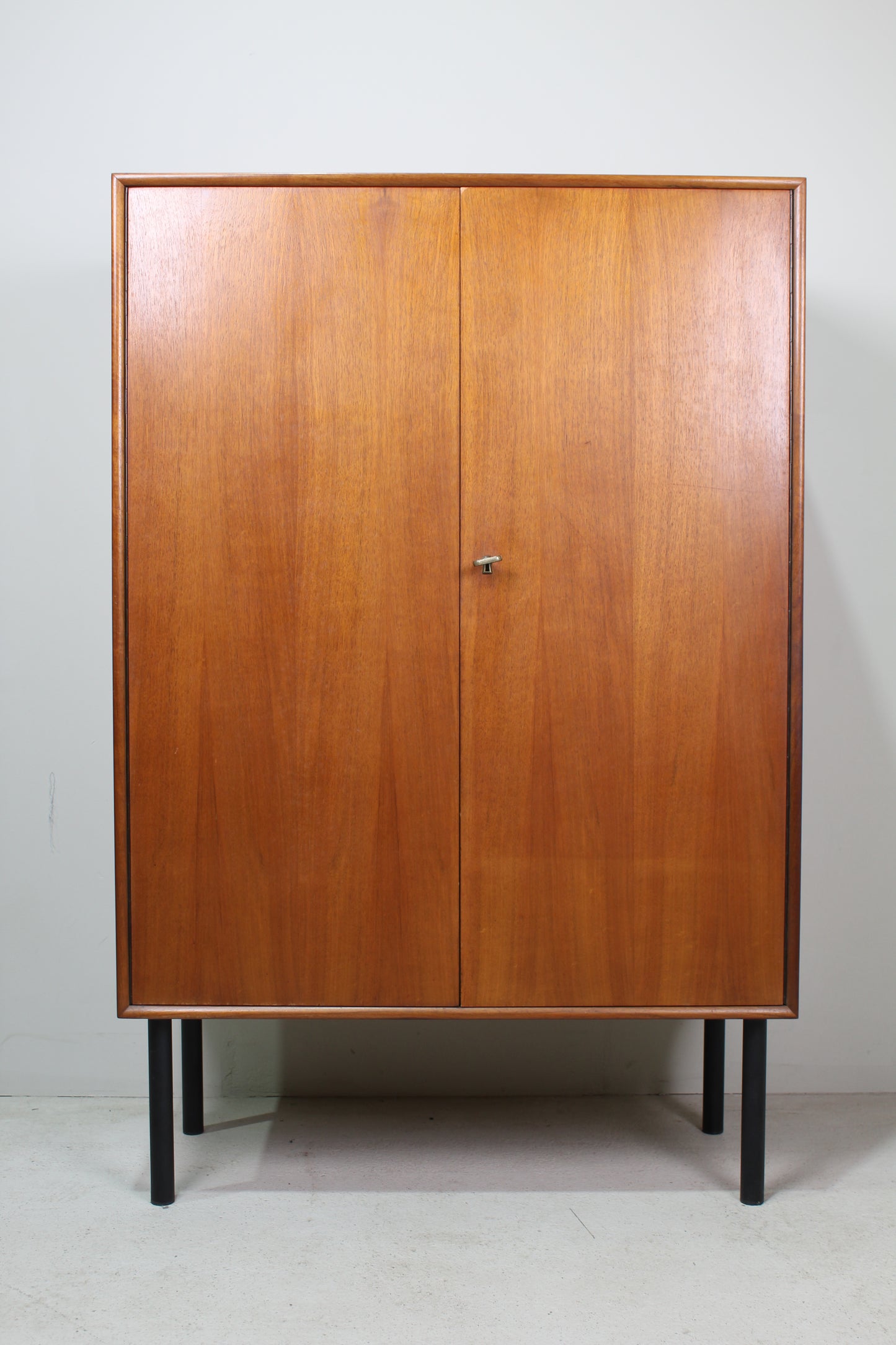 Mid century kledingkast, linnenkast, hoge kast
