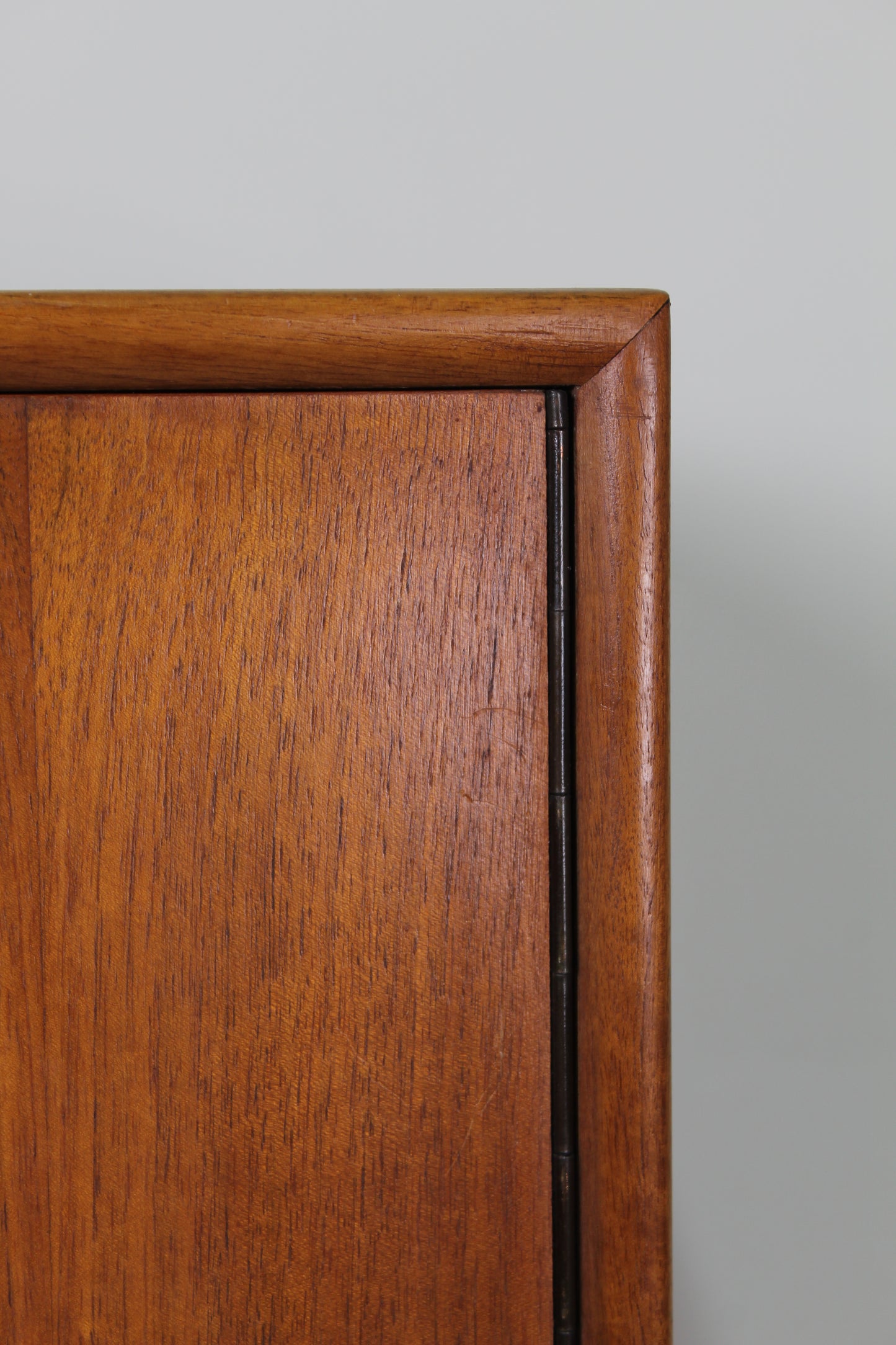 Mid century kledingkast, linnenkast, hoge kast