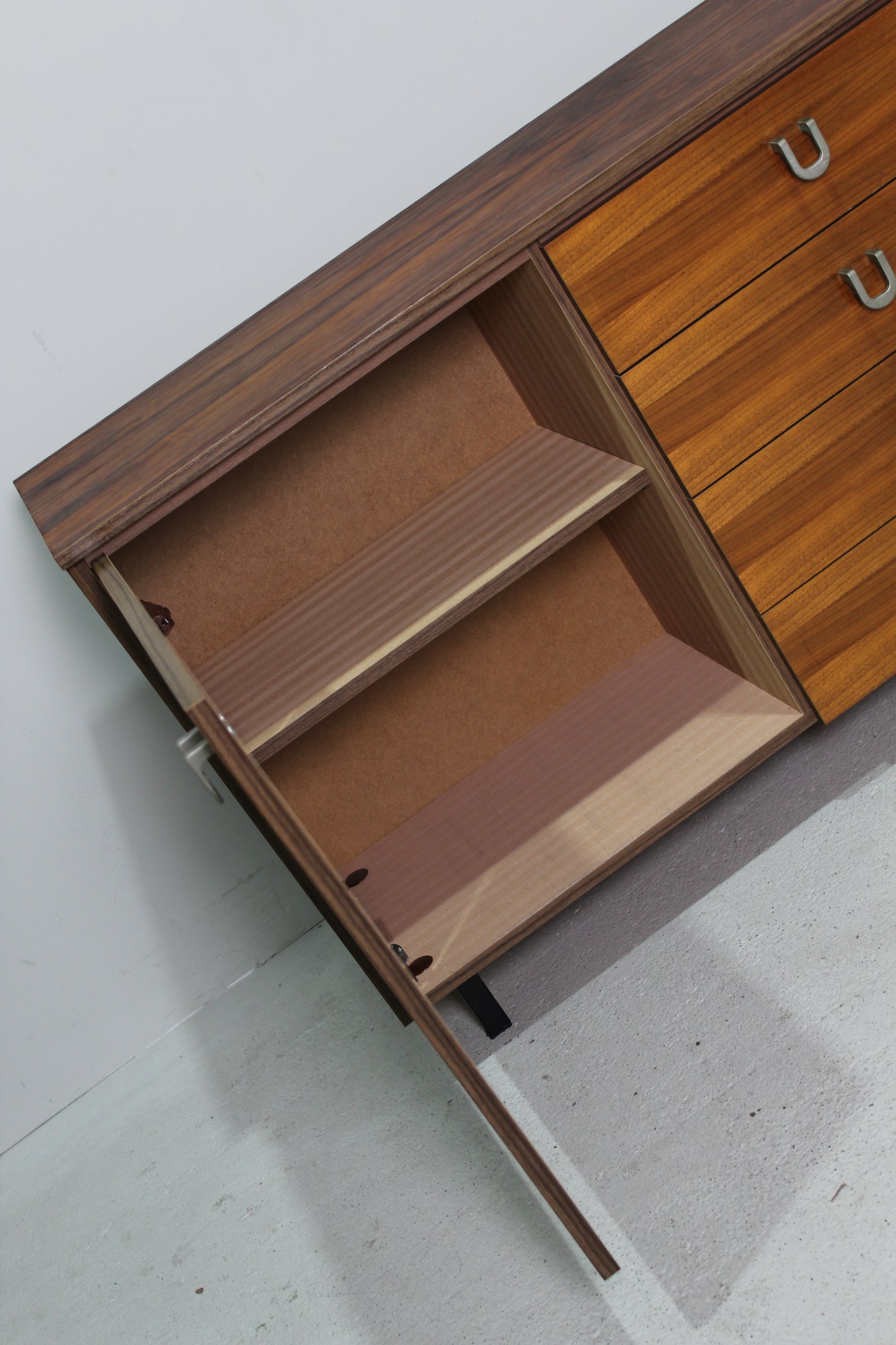 Vintage dressoir uit de jaren '60/'70