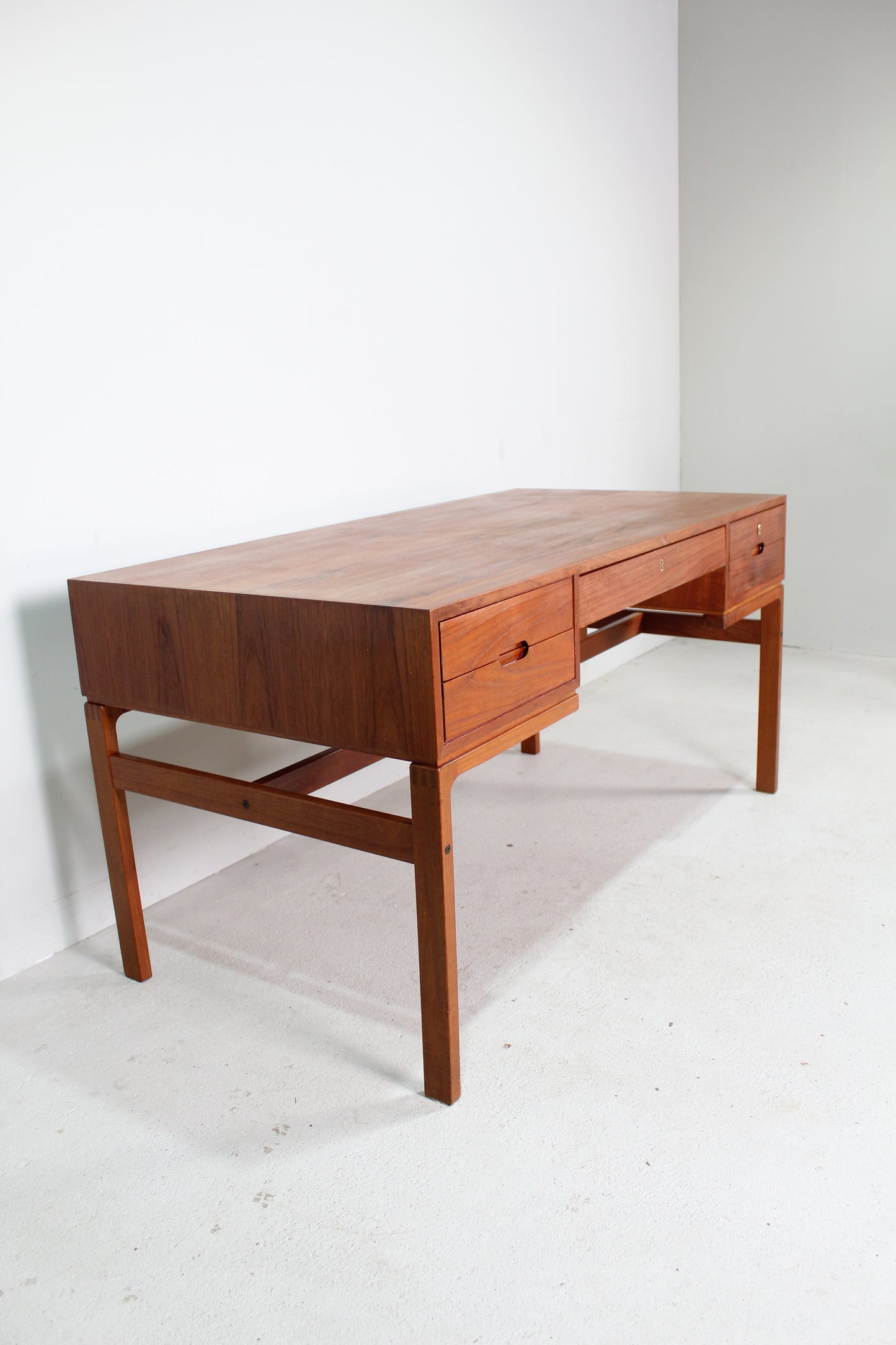 Vintage Deens design bureau teak