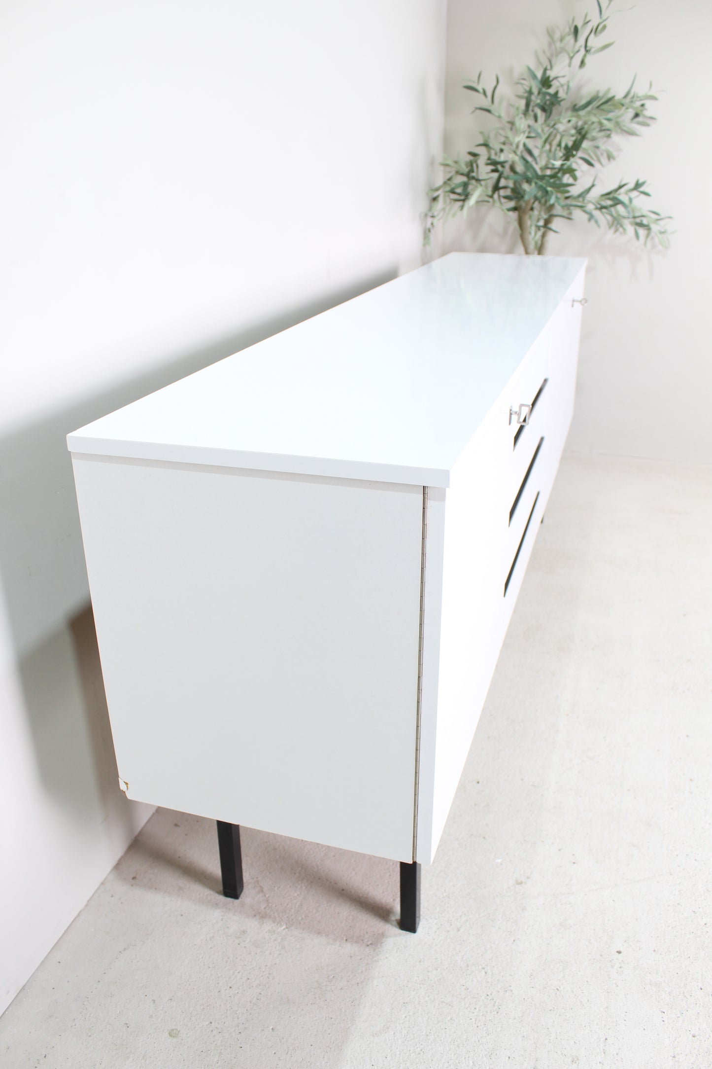 Vintage sideboard wit jaren '70