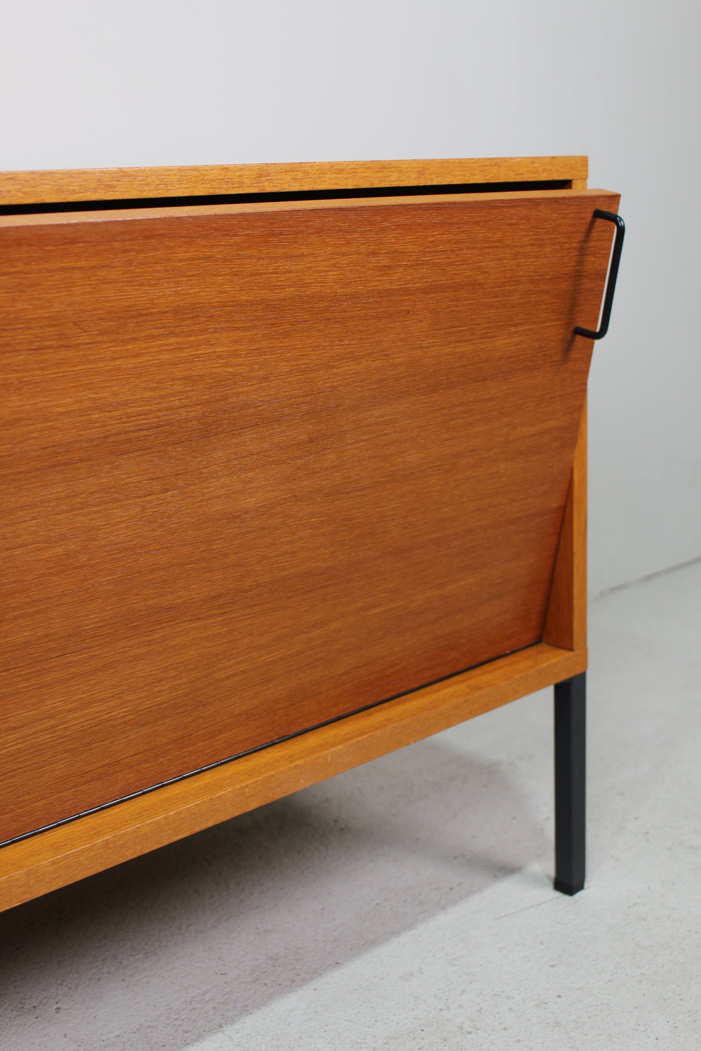 Mid century design platenspelerkast, dressoir REGO