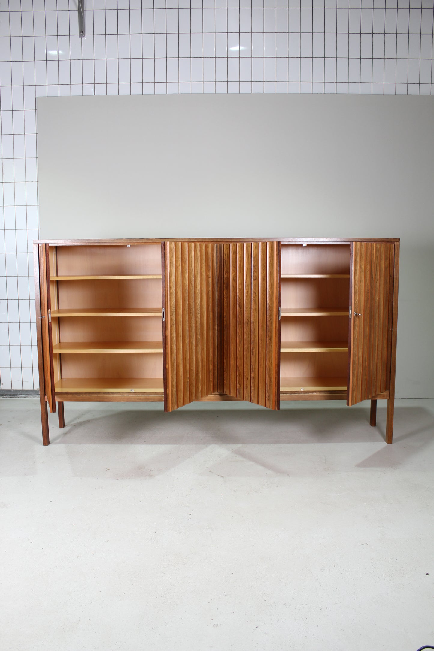 Vintage design highboard, wandkast Leo Bub