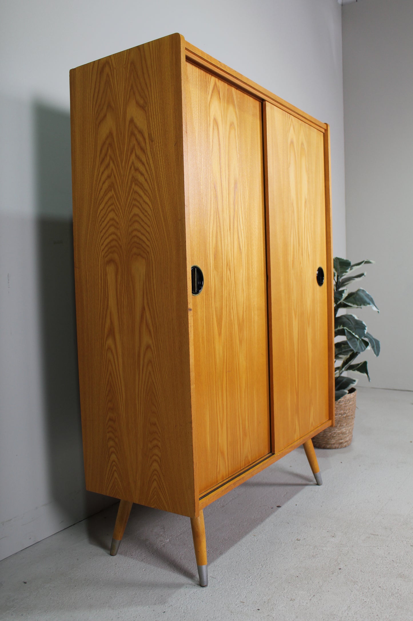 Vintage linnenkast, spelletjeskast jaren '60