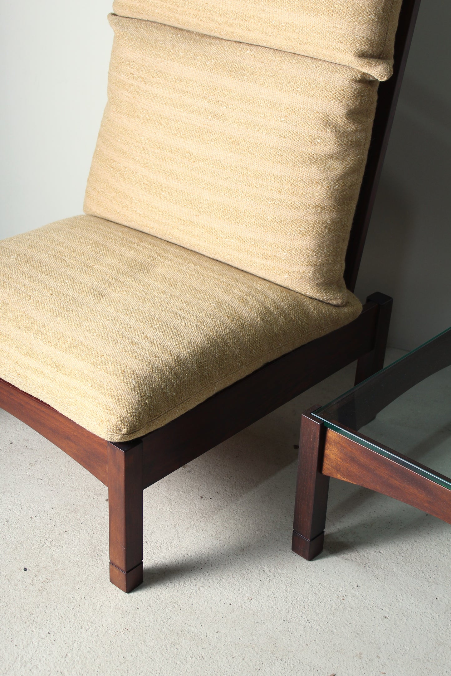 Vintage set fauteuil + bijzettafel uit 1975