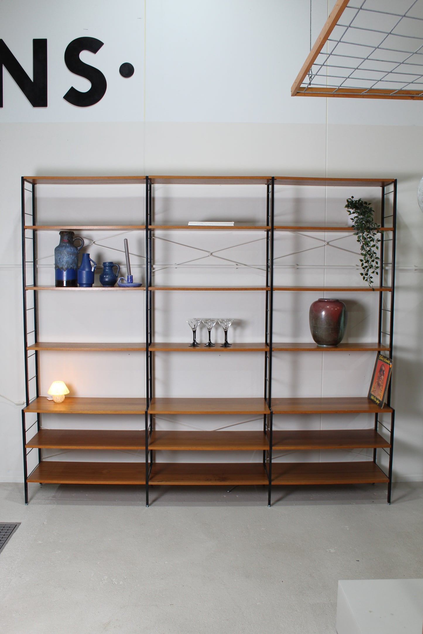 Vintage wandsysteem, stellingkast