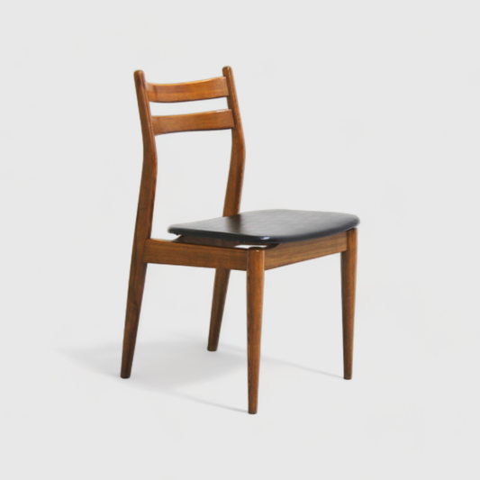 Vintage-Esszimmerstuhl – Teakholz, schwarzes Kunstleder, 1960er Jahre | 01043