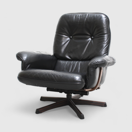Vintage Design fauteuil met voetenbank zwart leer Musterring, Göte Möbel - jaren '60 | 01166
