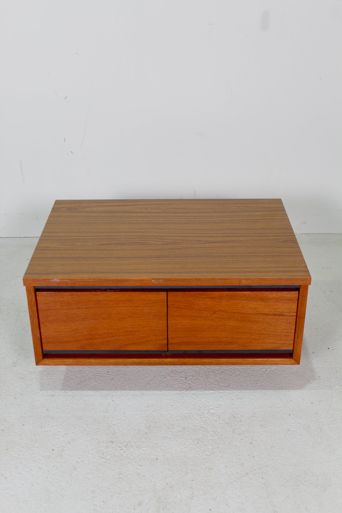 Vintage set zwevende kastjes