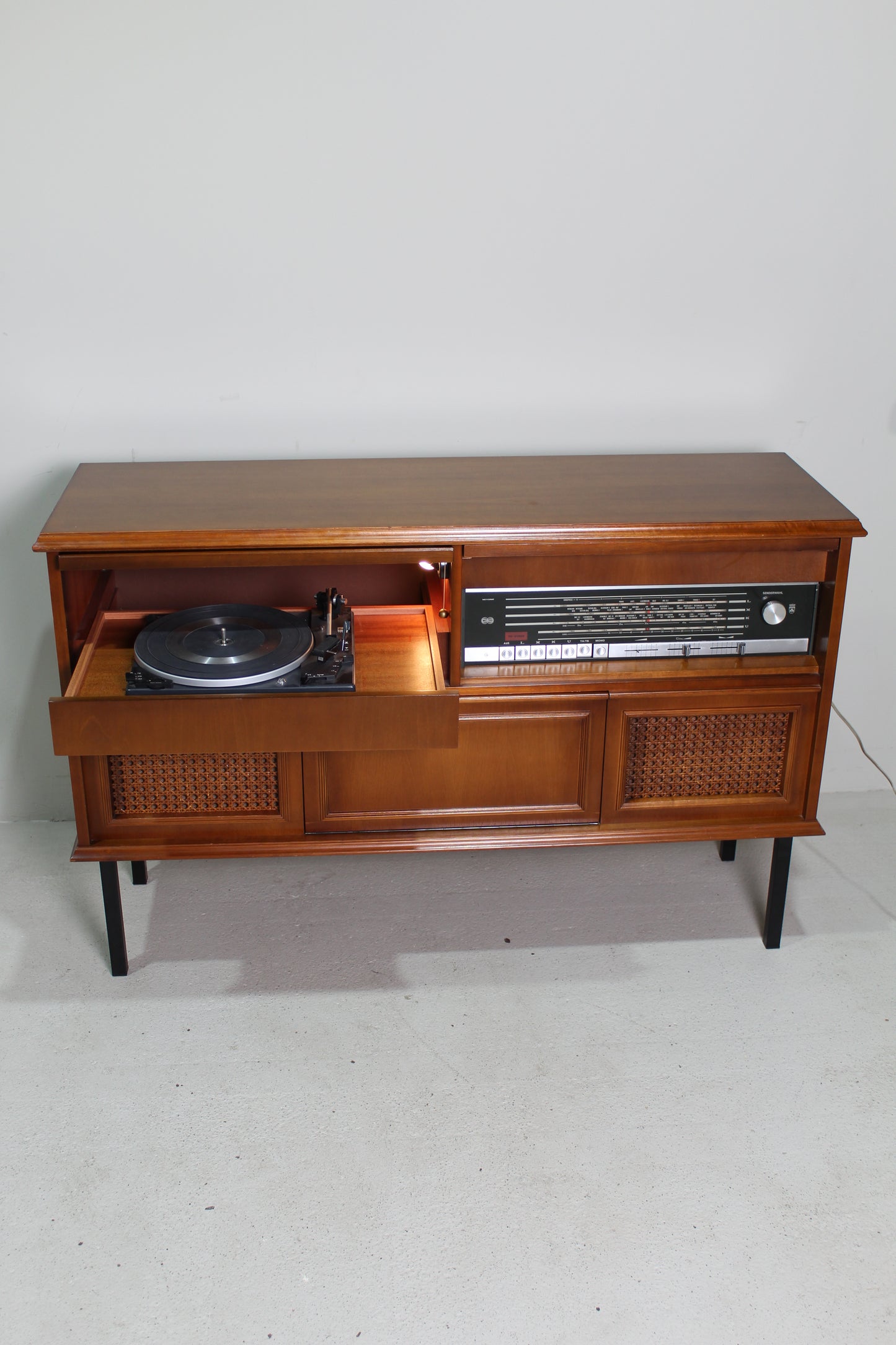 Vintage audiomeubel, radiokast Gründig