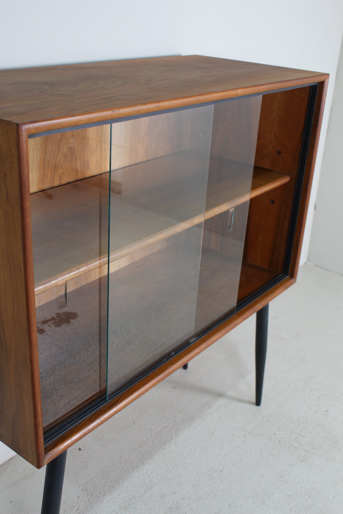 Vintage Vitrinenschrank aus den 60er Jahren