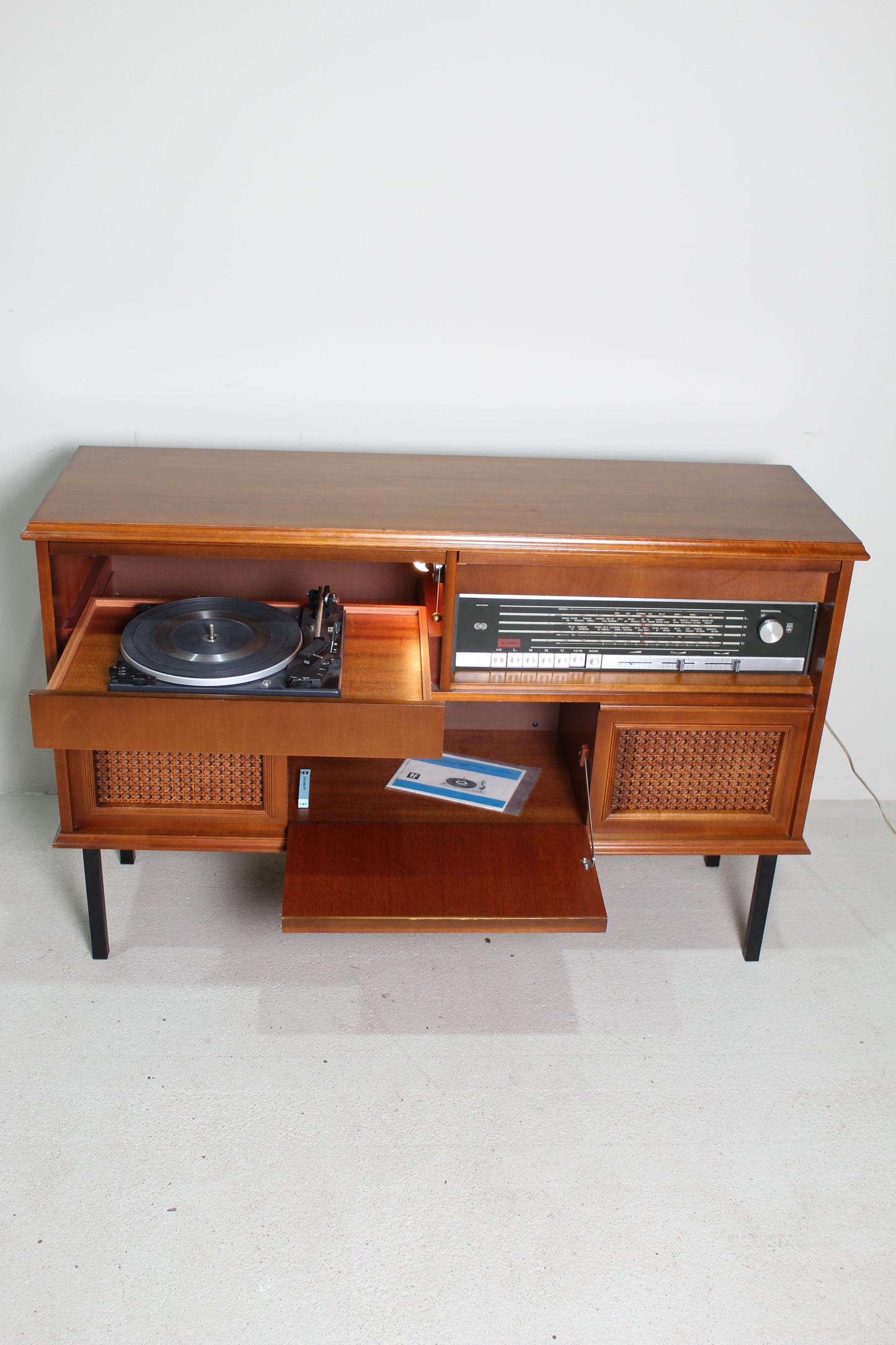 Vintage audiomeubel, radiokast Gründig