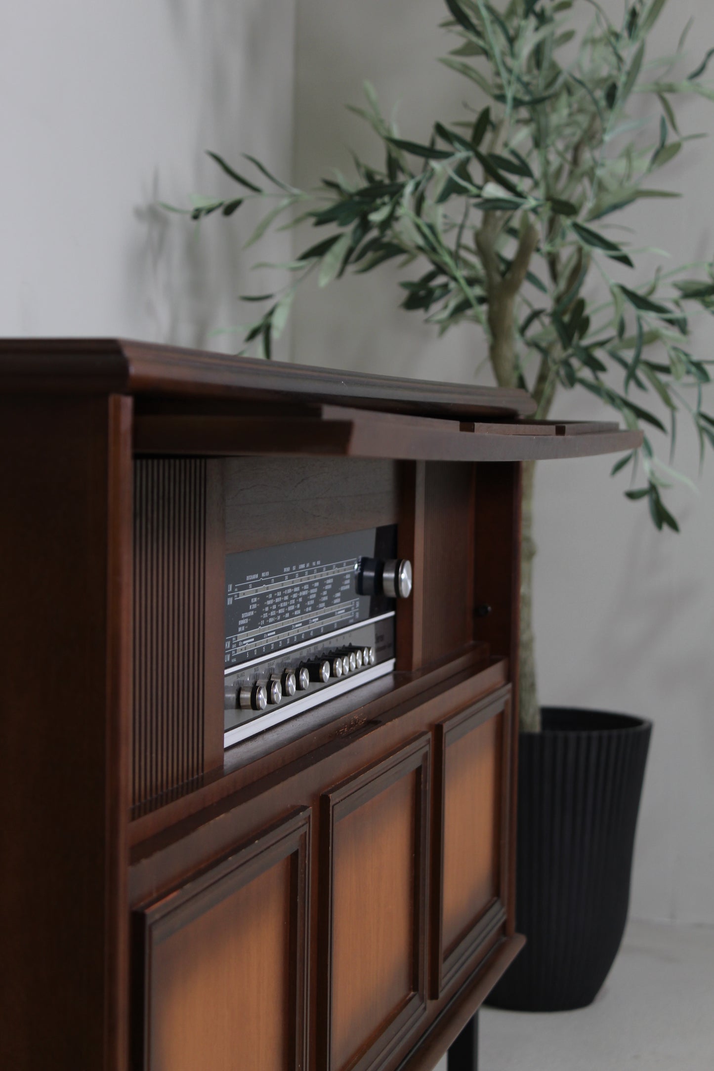 Vintage radiomeubel, radiokast, muziekmeubel