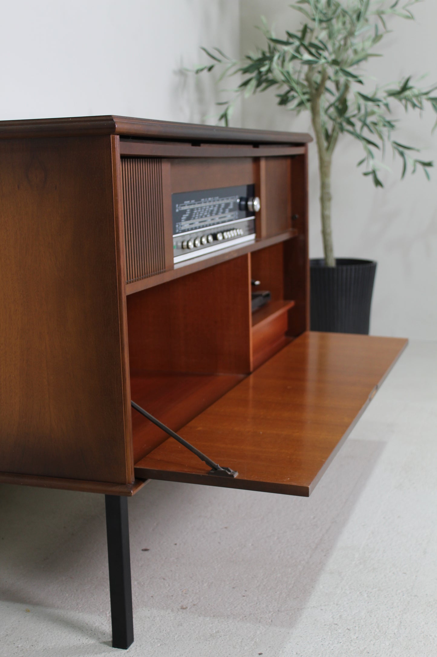 Vintage radiomeubel, radiokast, muziekmeubel