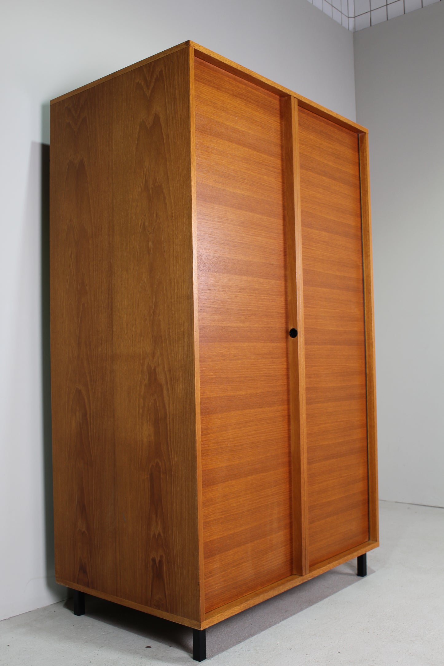 Design-Garderobenschrank Günter Renkel