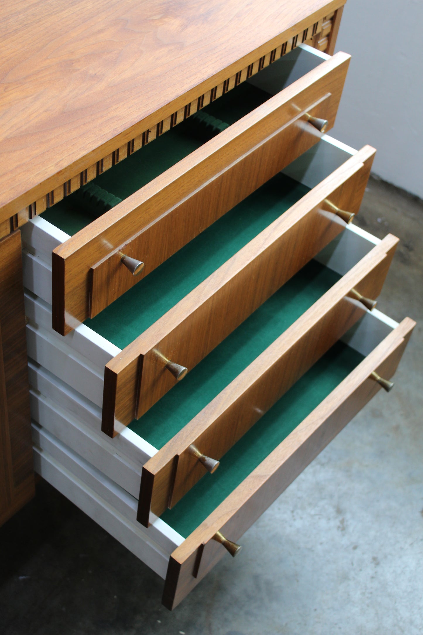 Vintage sideboard, dressoir Royal Board