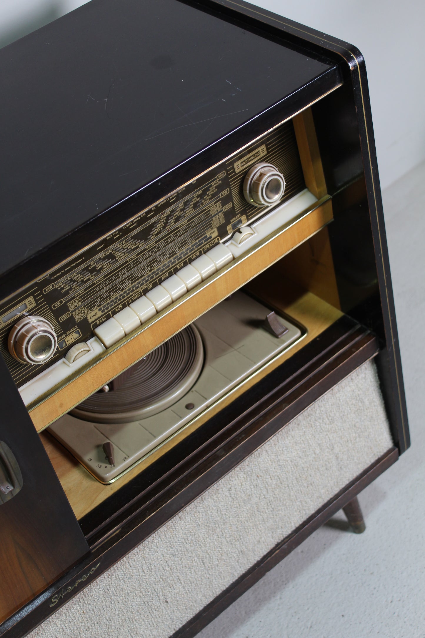 Vintage muziekkast, drankkastjaren '50