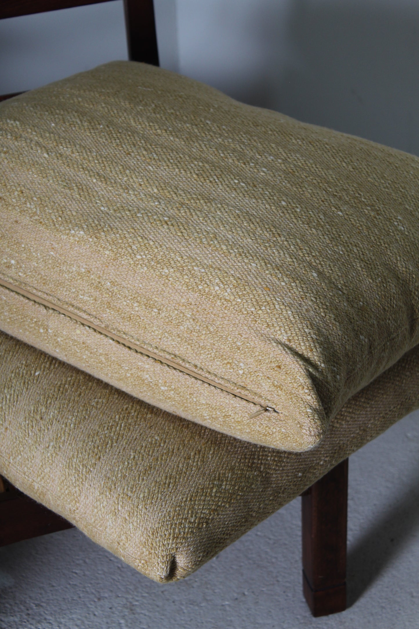 Vintage set fauteuil + bijzettafel uit 1975