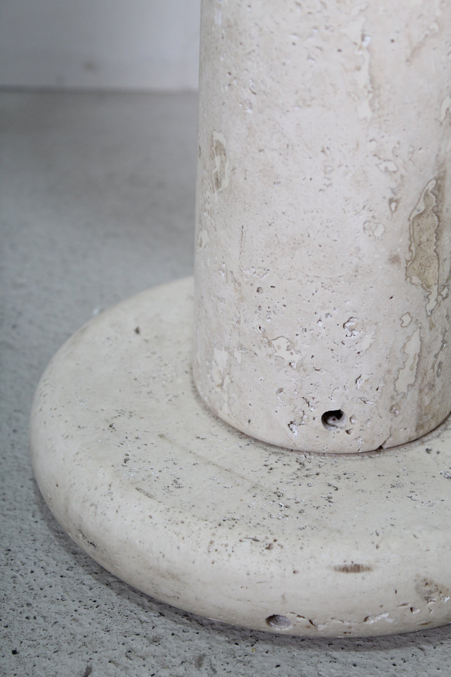 Vintage travertin, marmer plantenzuil