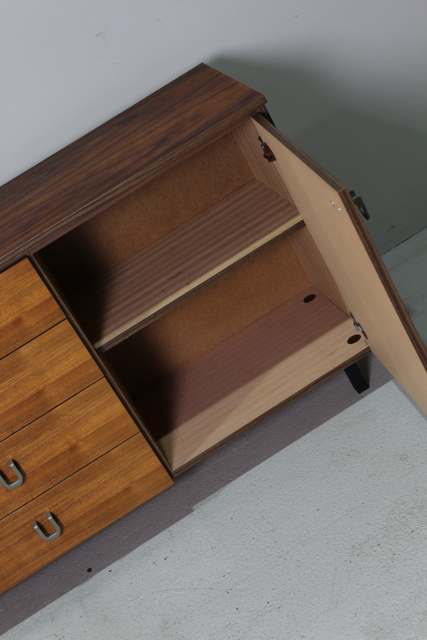 Vintage dressoir uit de jaren '60/'70