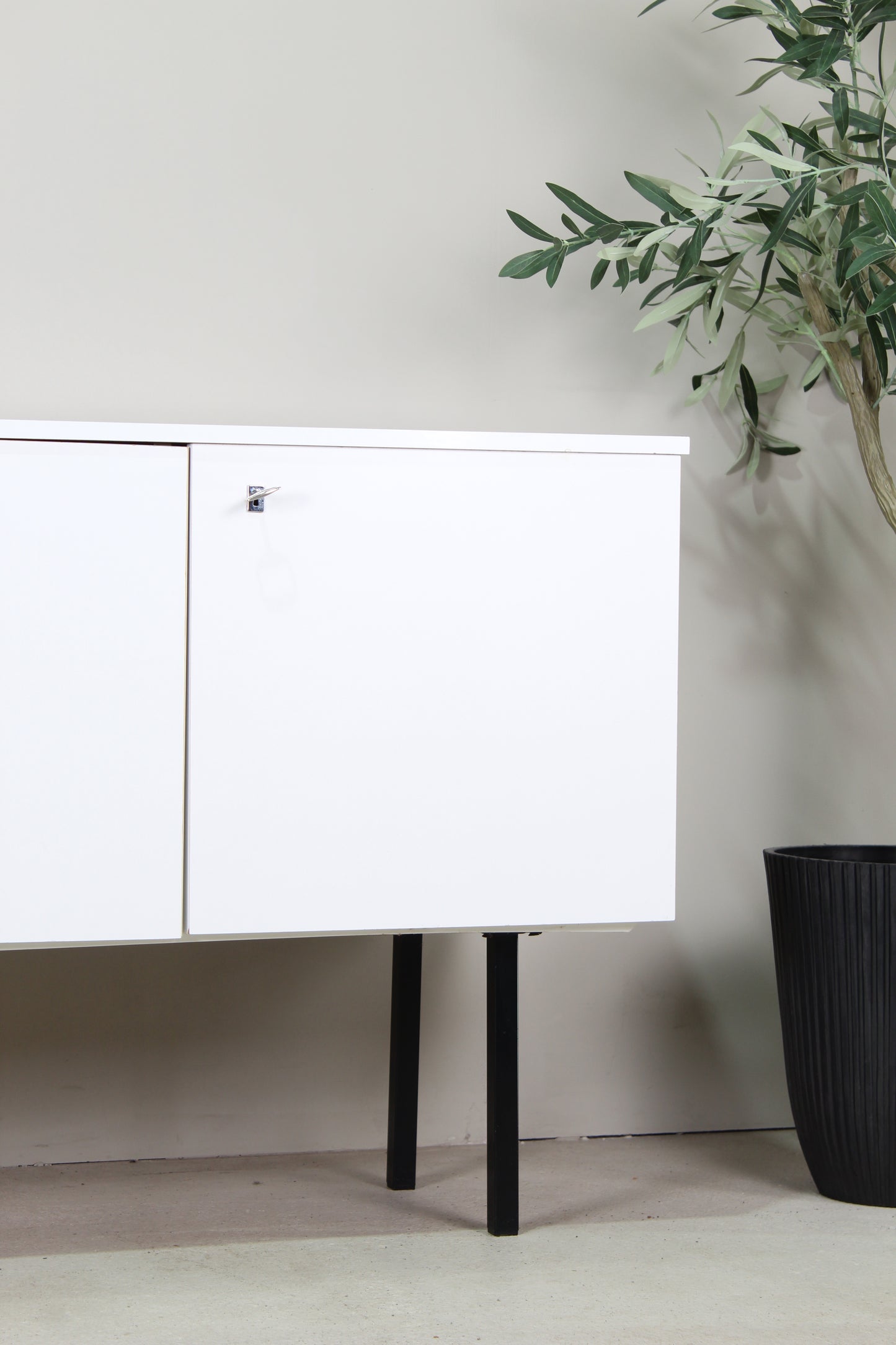 Vintage sideboard wit jaren '70