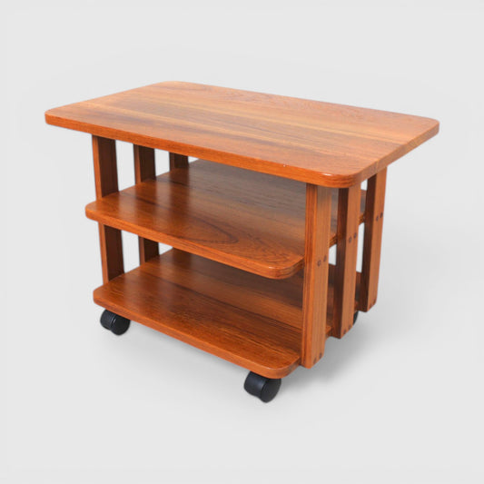Vintage bijzettafel met wieltjes teak