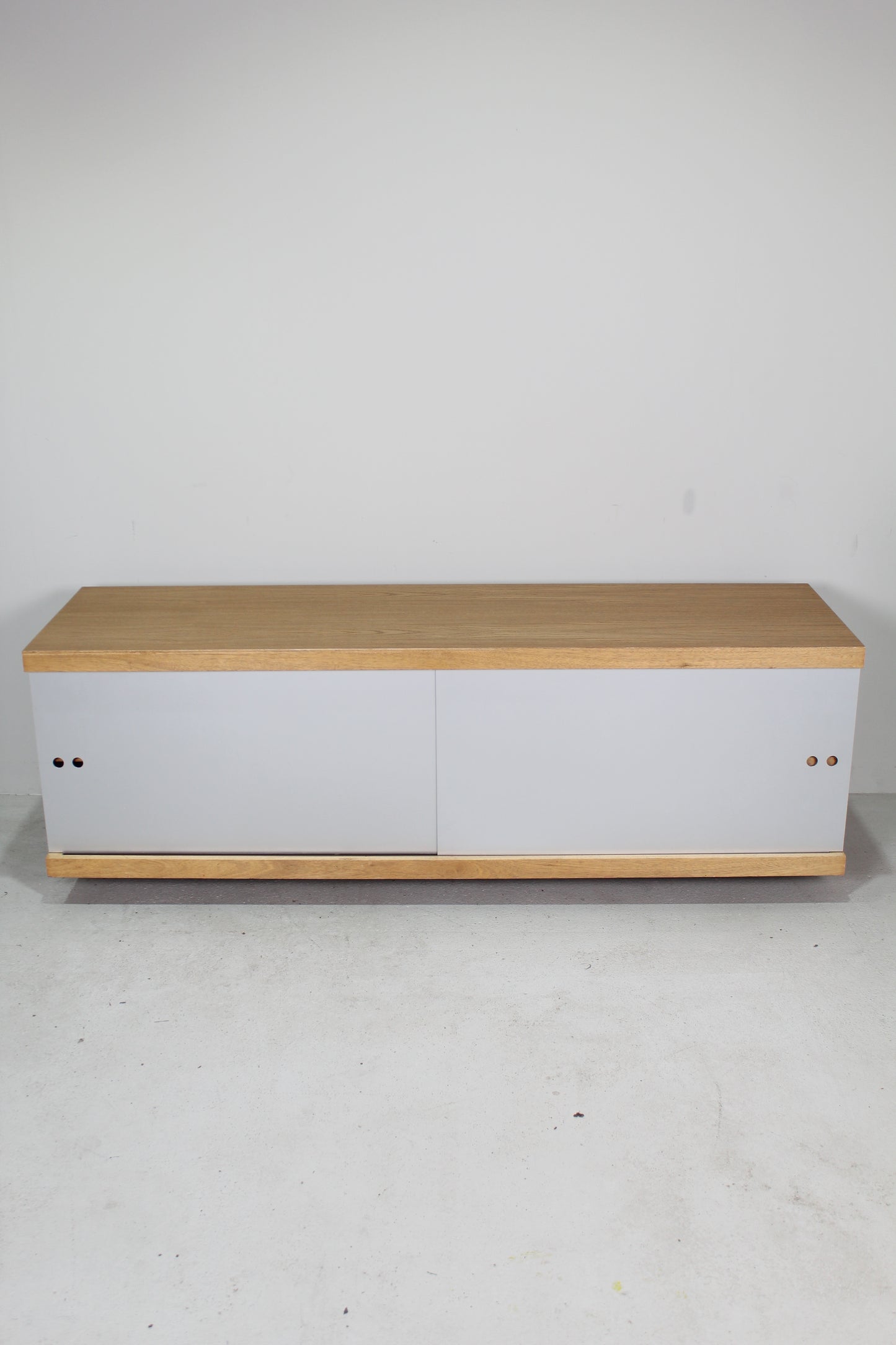 Vintage grijze zwevende kast