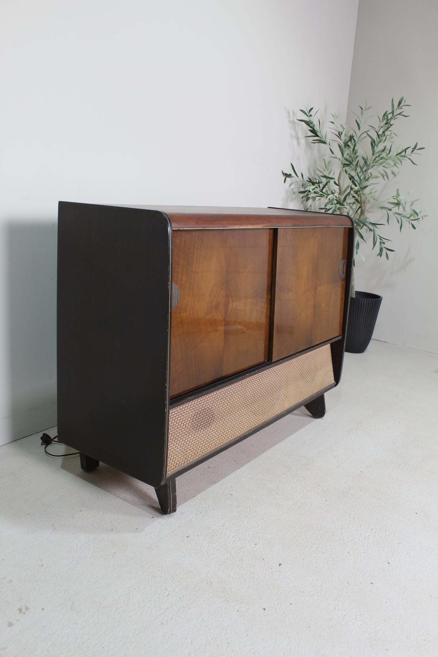 Vintage radiokast, audiomeubel muziekkast