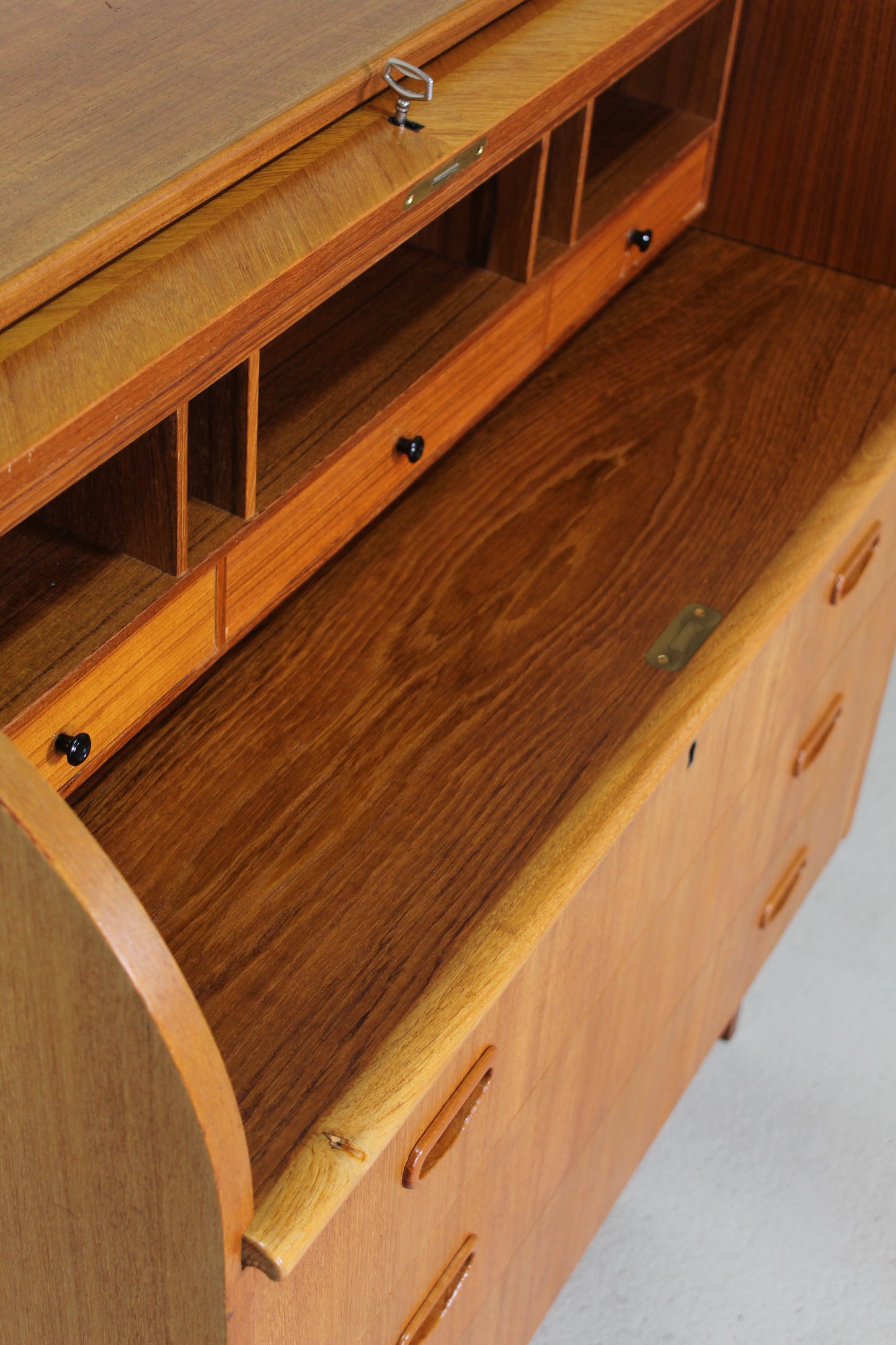 Vintage design secretaire ladekast