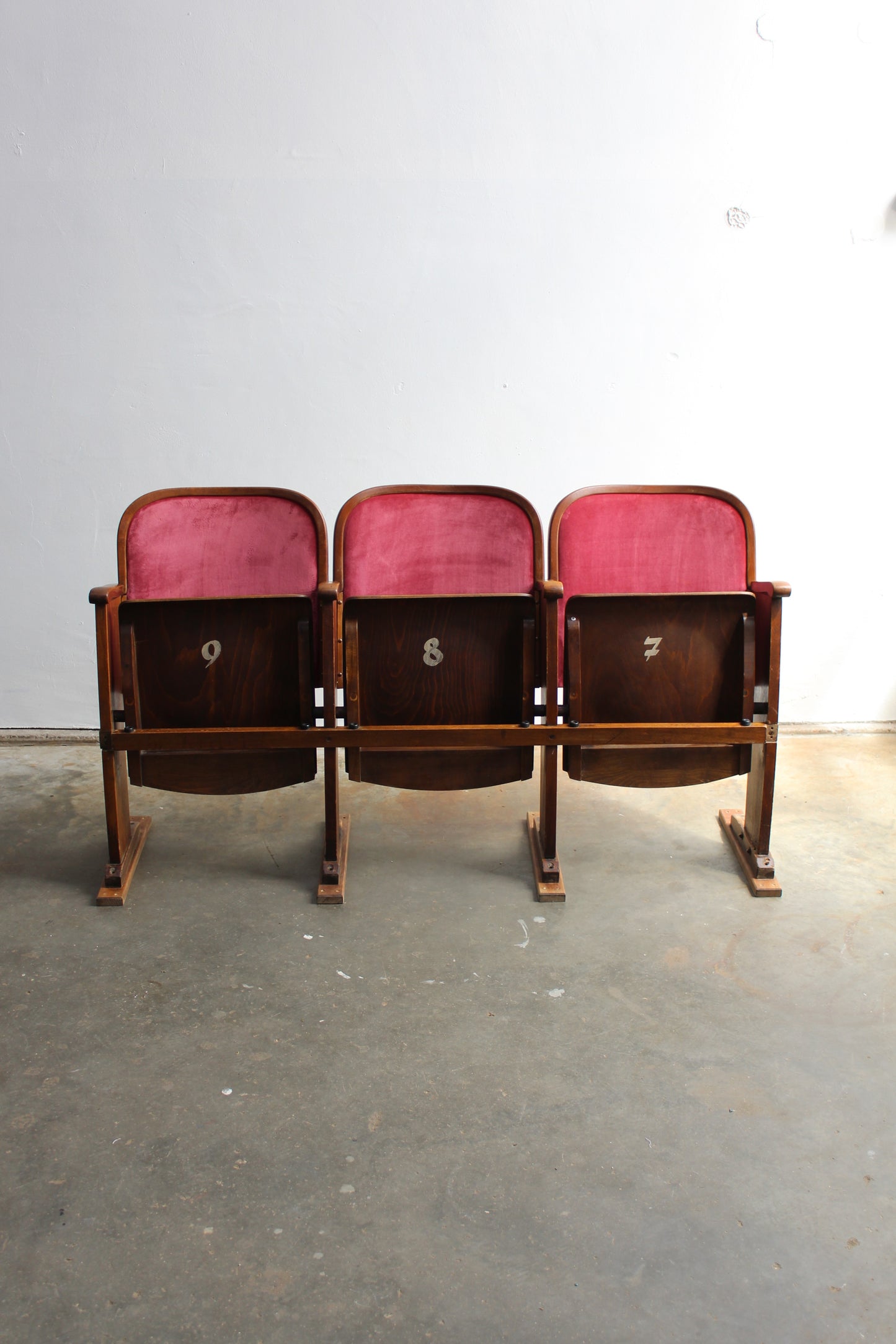 Mid century bioscoopbankje, stoelen